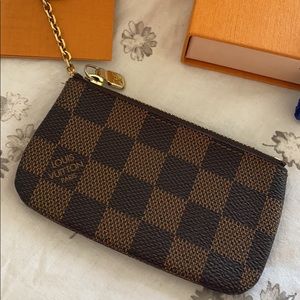 perfect condition and comes w original packaging